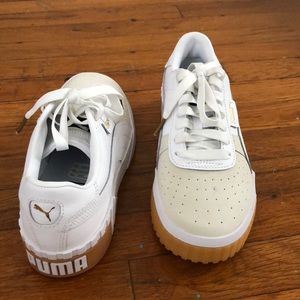 Brand new never worn pumas